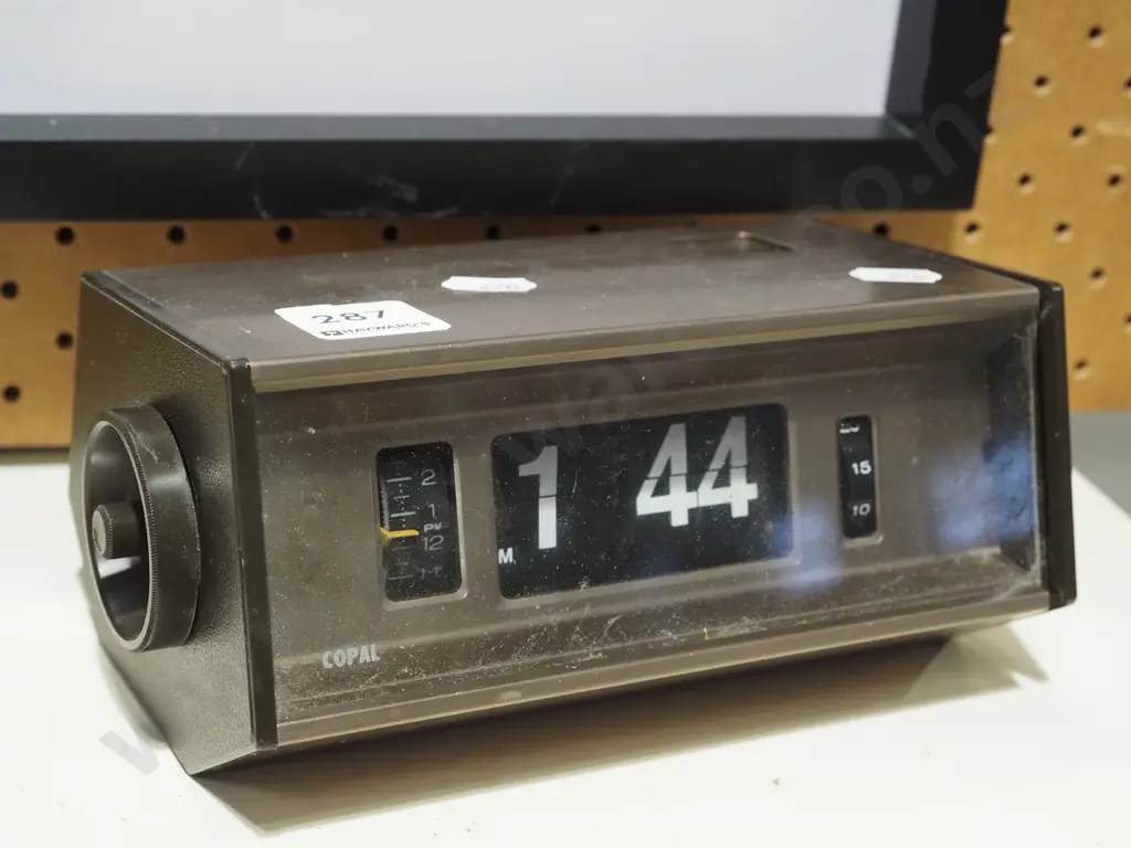 retro bedside alarm clock - As Is No Returns Image 1++