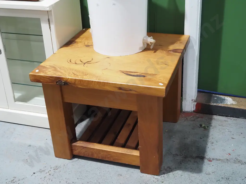 solid rimu end table H480 W595 D590 Image 1++