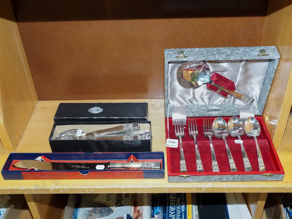 cased cutlery, bread knife, as new plated forks Image 1++