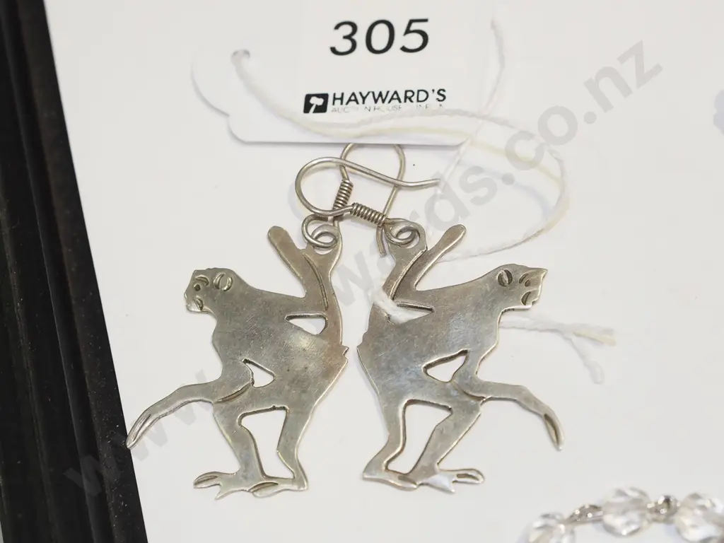 pair of sterling silver monkey earrings Image 1++