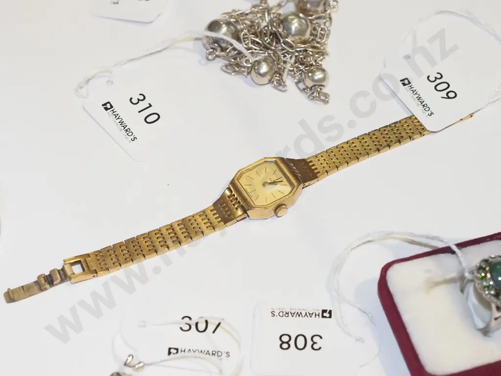 ladies wristwatch Image 1++