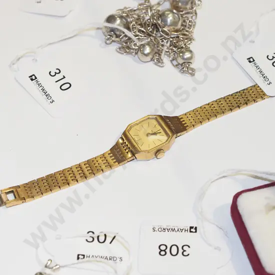ladies wristwatch