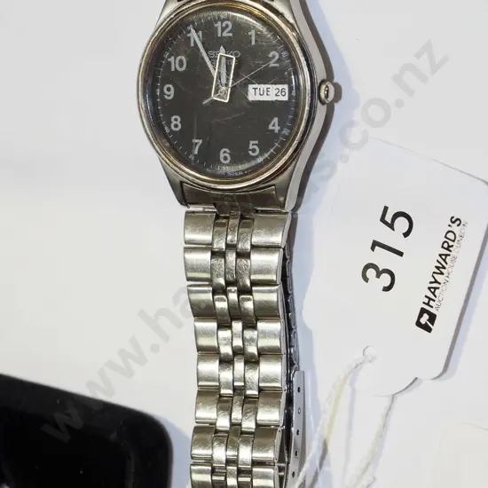 men Seiko wristwatch