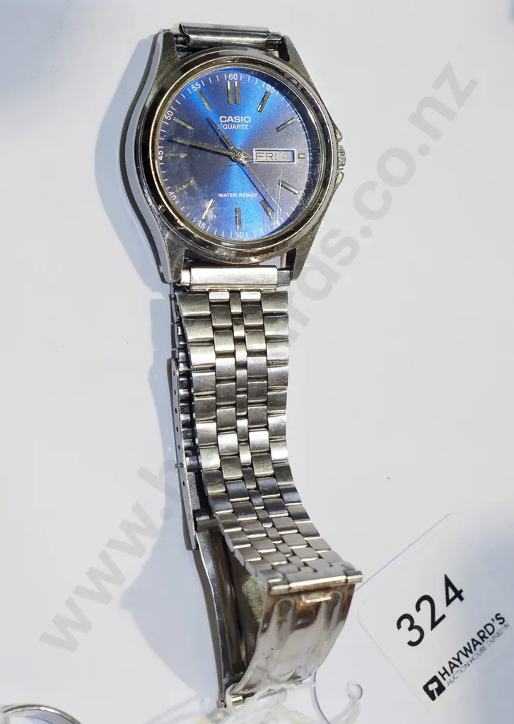 mens Casio wristwatch Image 1++