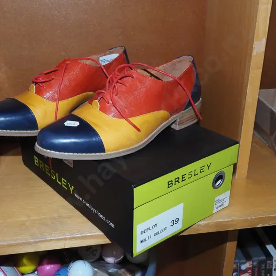 pair of as new Bresley size 6 (39) woman's shoes
