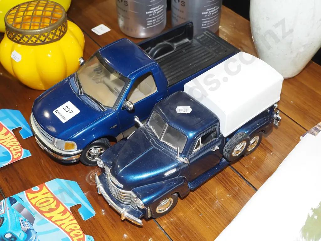 2x diecast trucks - Chevrolet '53 pick up, Ford F150 pick up Image 1++