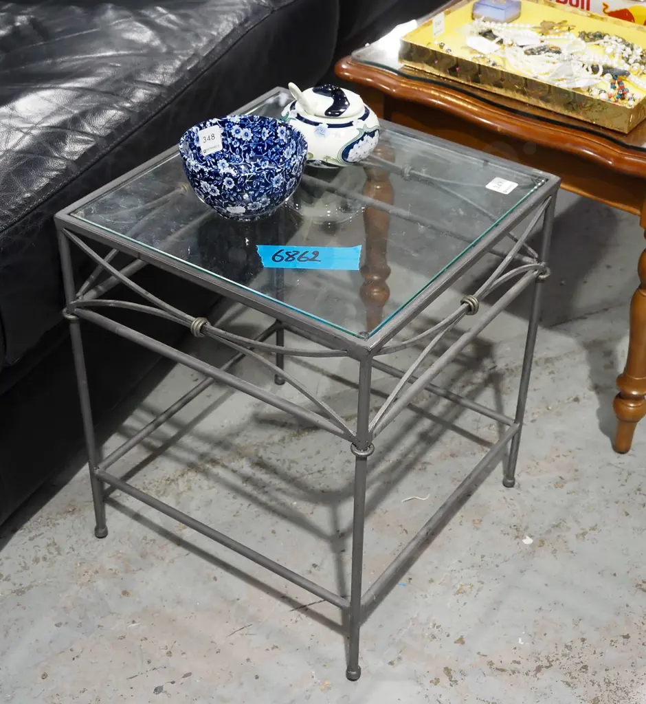 metal and glass top end table Image 1++