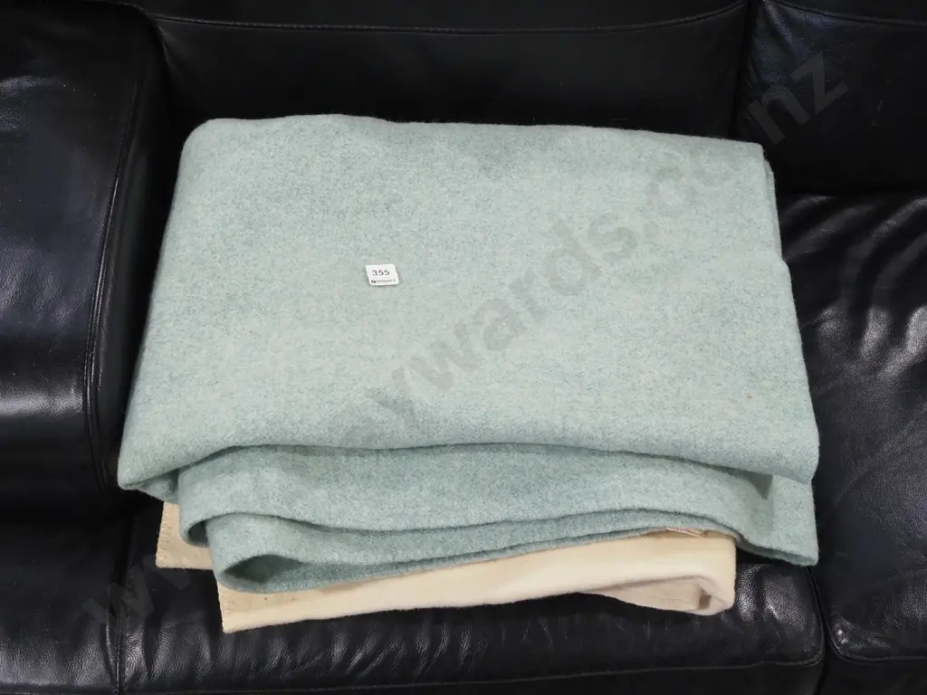 2x woollen blankets Image 1++