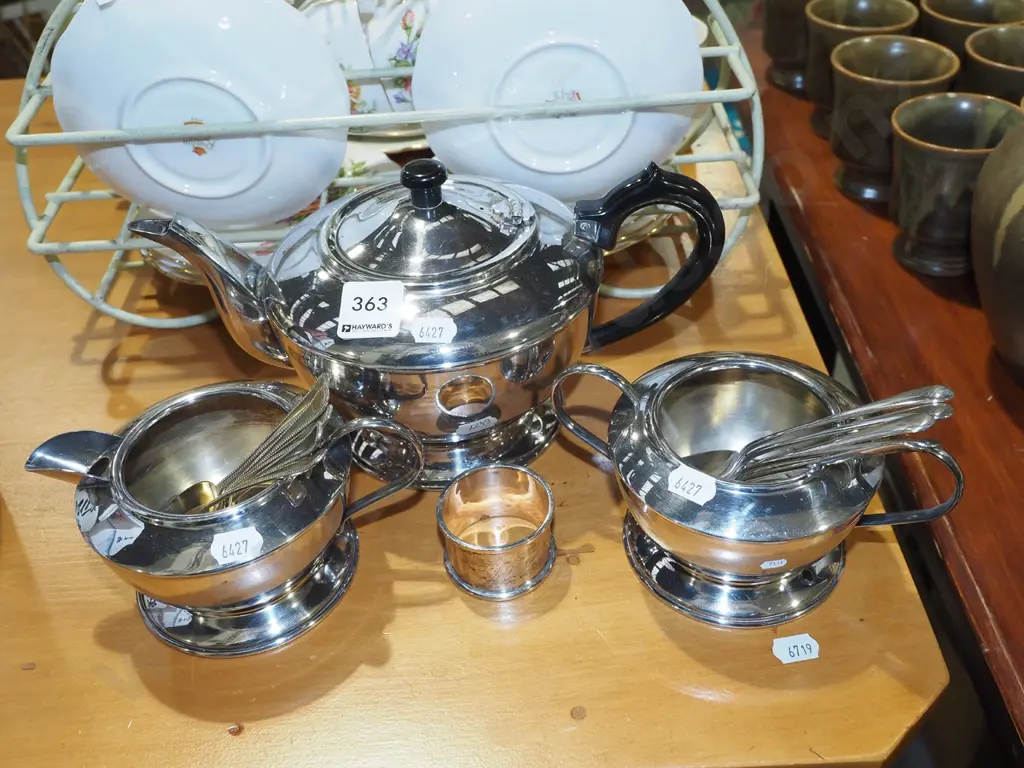 plated teapot, creamer, sugar etc Image 1++