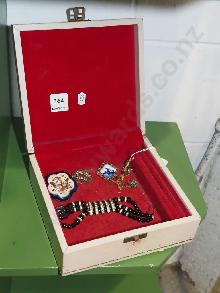 box of costume jewellery Image 1++