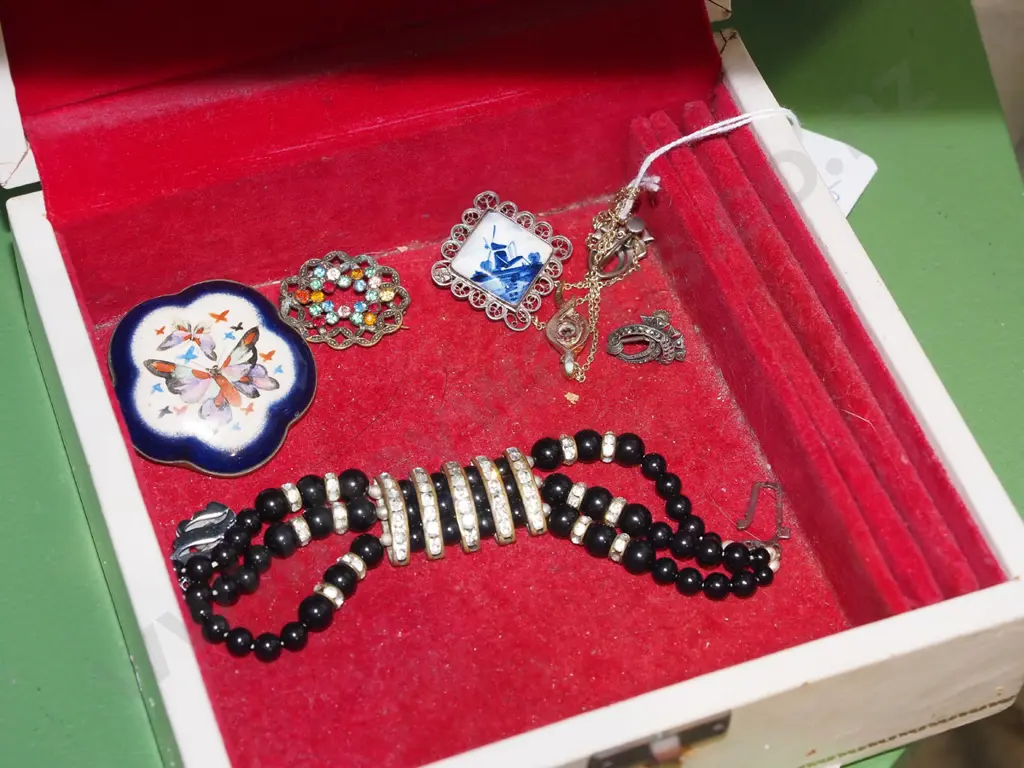 box of costume jewellery Image 1++
