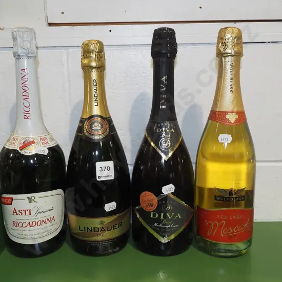 4x bottles of bubbly wine
