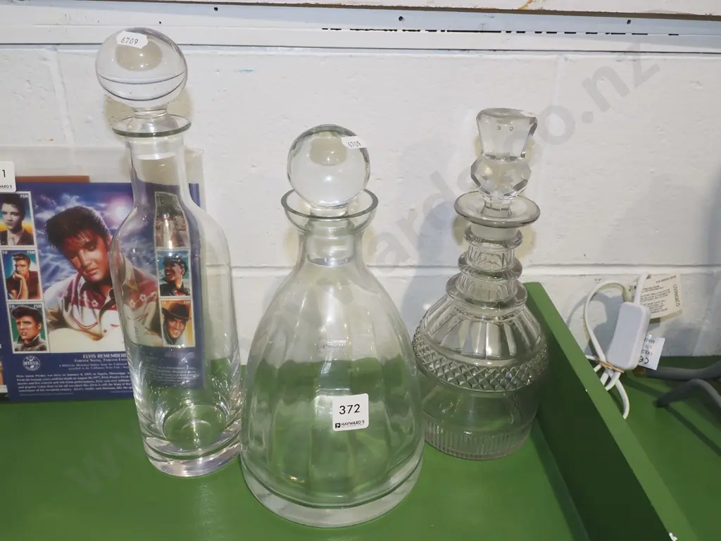 3x stoppered crystal decanters H340 Image 1++
