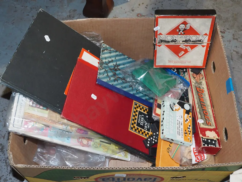 box; various board games, dominoes etc Image 1++