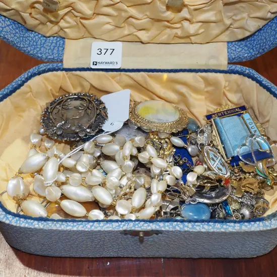 small jewellery and costume jewellery