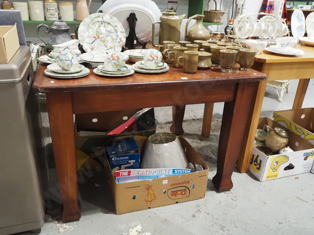 arts and crafts rimu dining table H715 W1030 D940 Image 1++