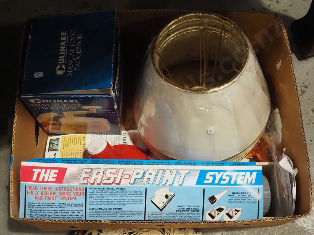box; lamp shades, manual food processor, easy paint system  Image 1++