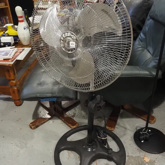 pedestal oscillating fan