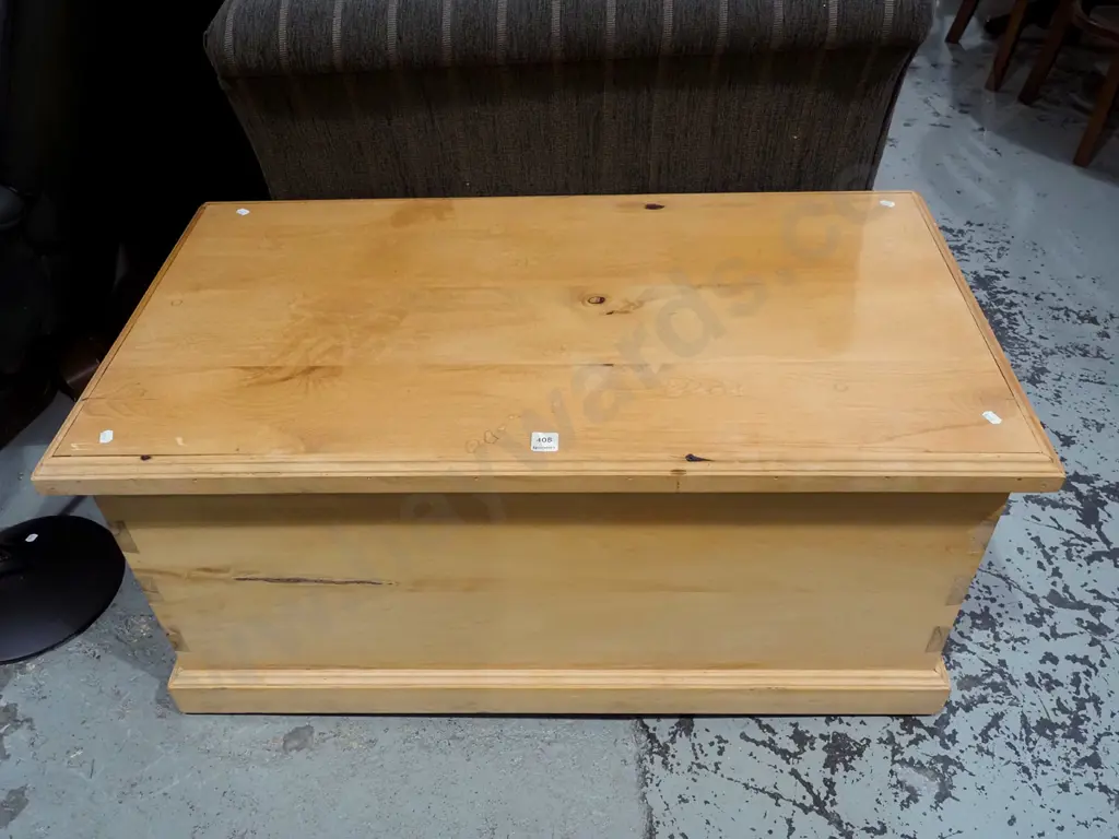 rimu blanket box Image 1++
