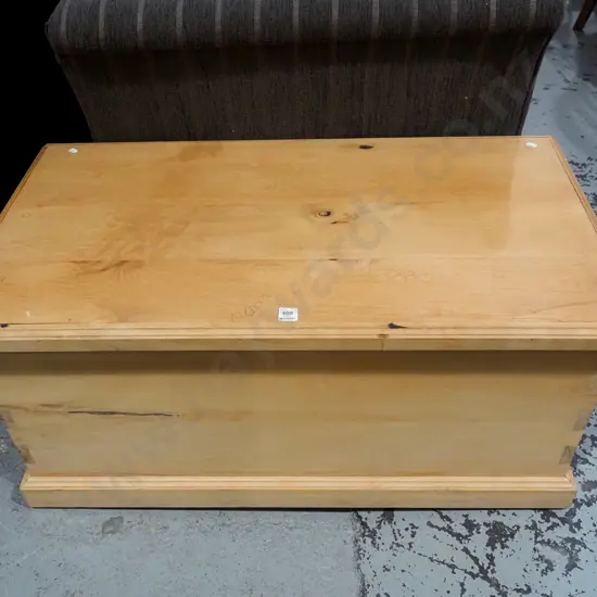 rimu blanket box