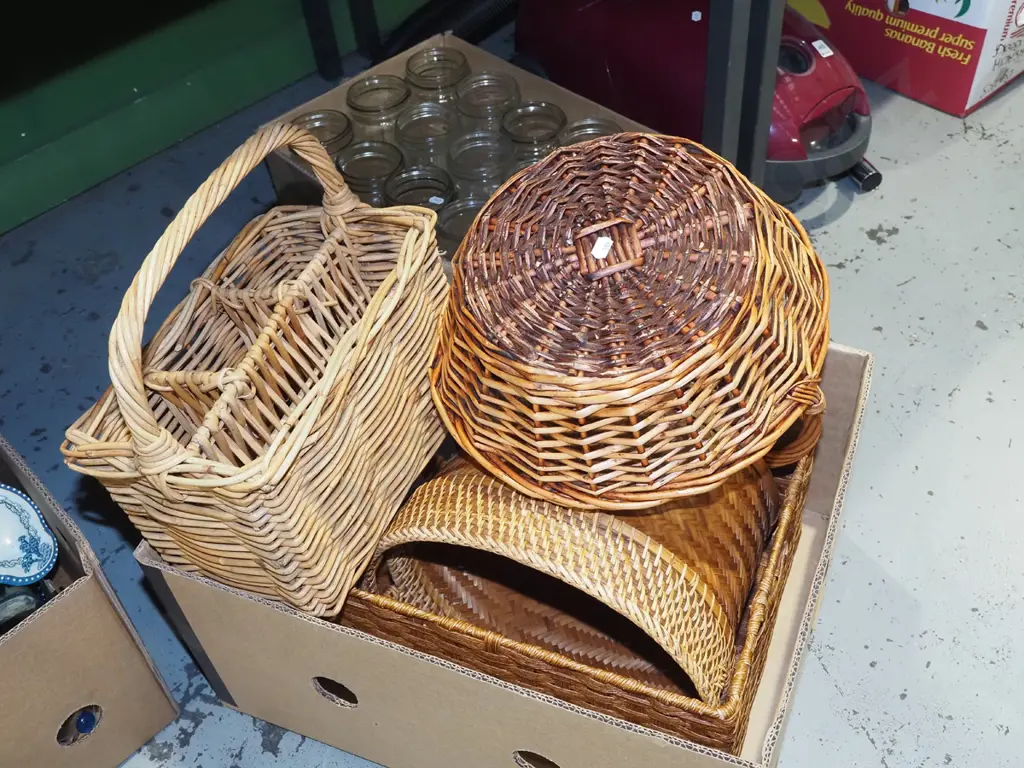 box of cane baskets Image 1++