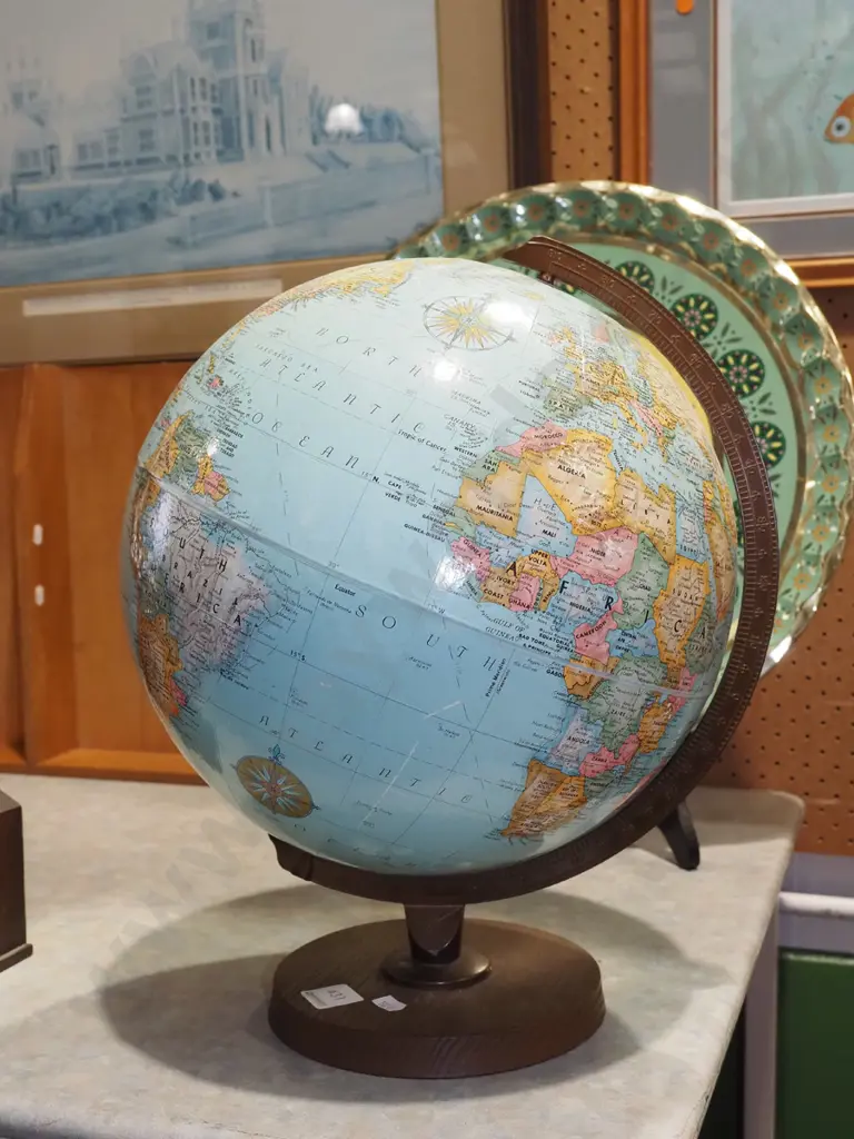 world globe H380 Image 1++