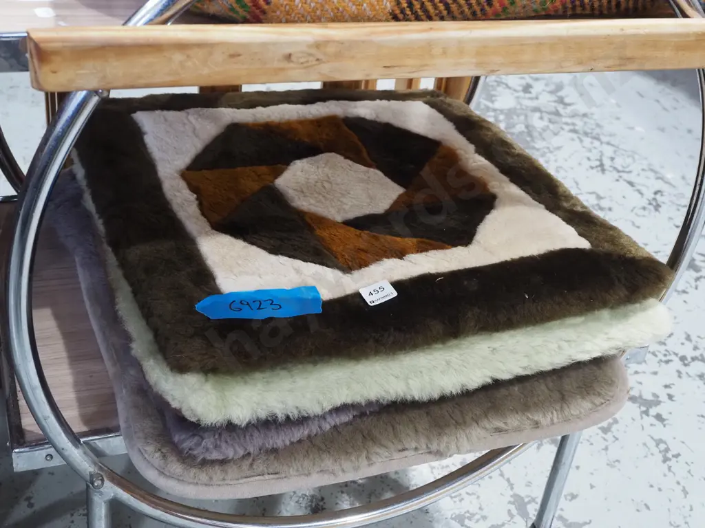 4x faux fur cushions Image 1++