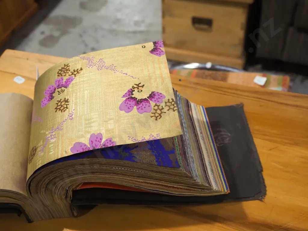 vintage wallpaper sample book Image 1++