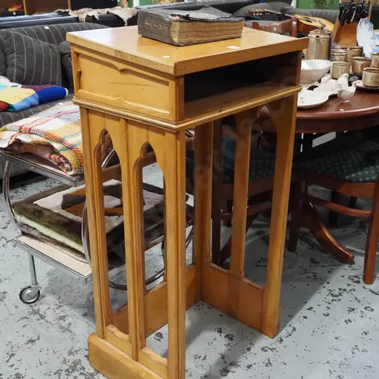 rimu lectern - top needs reattaching H1050 W535 D375