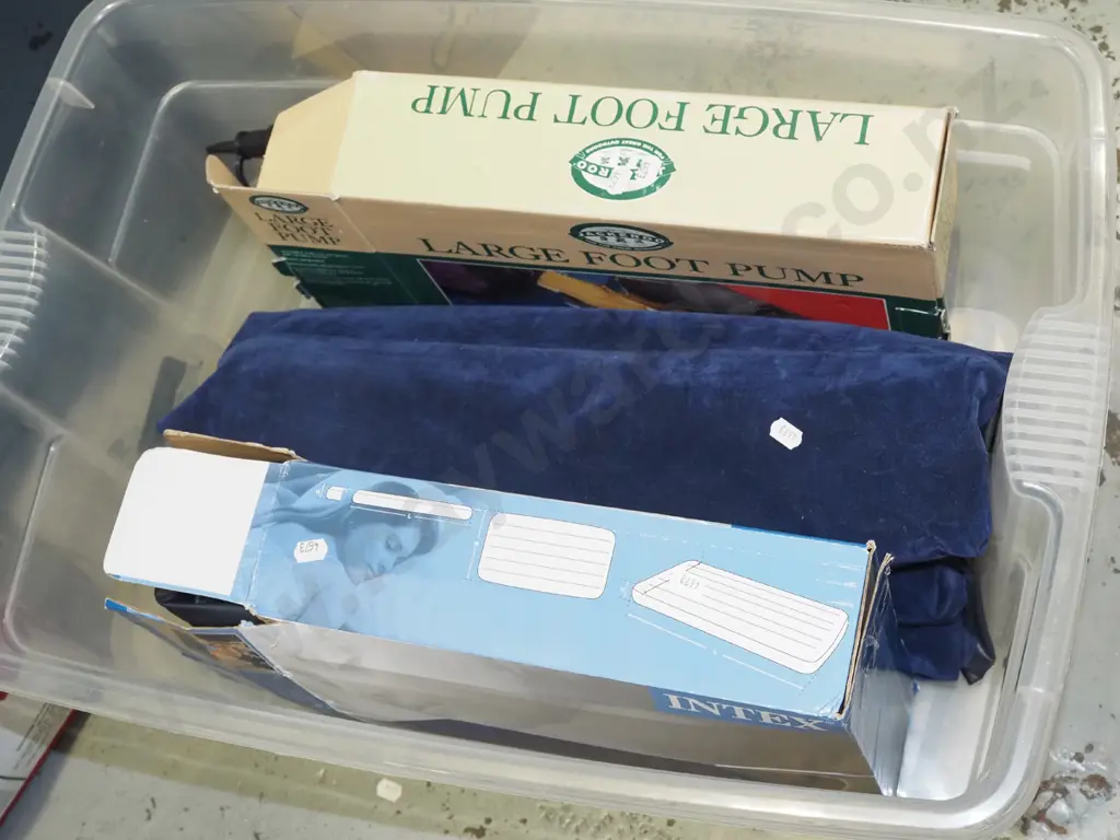liddeds storage tub; airbeds, foot pump Image 1++