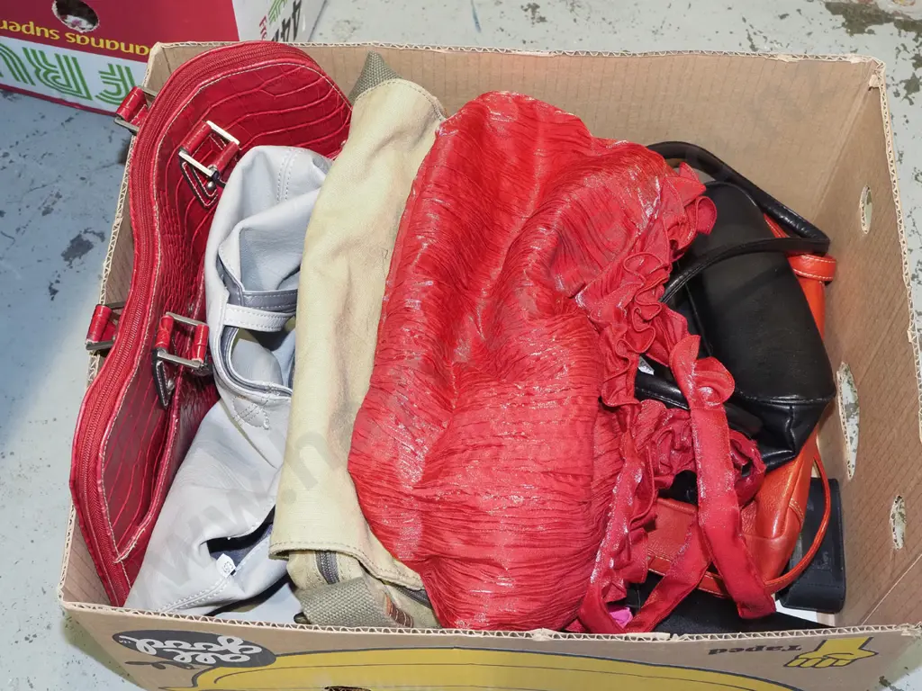 box; hand bags, canvas satchel Image 1++