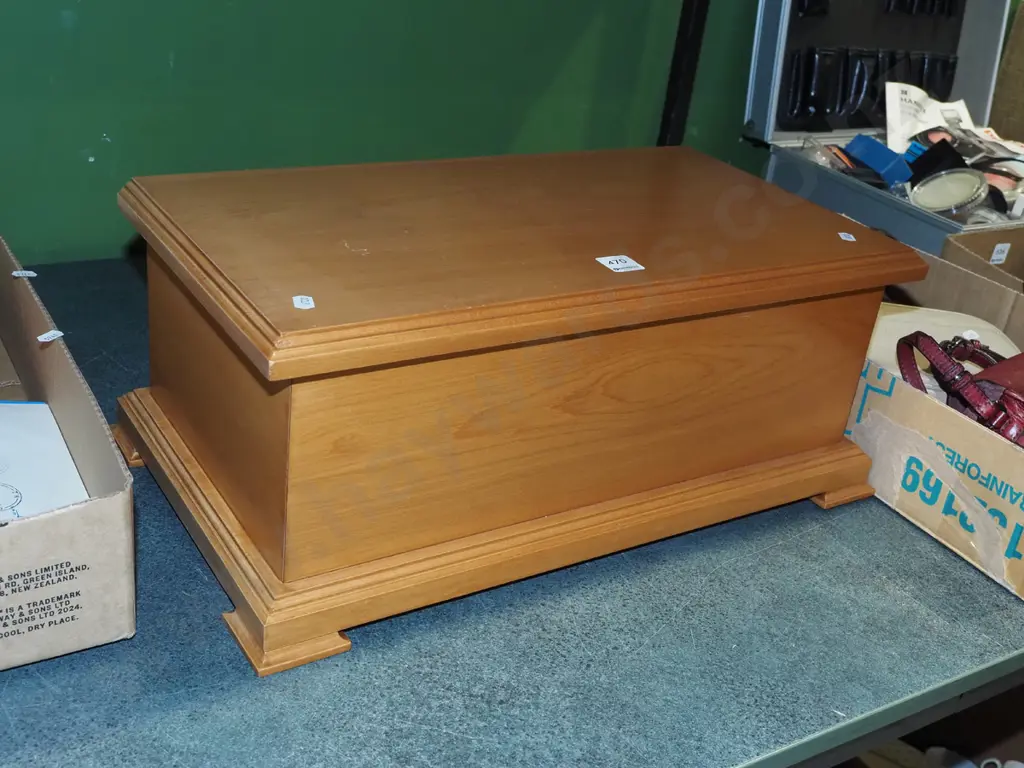 small rimu lidded chest H230 W530 D290 Image 1++