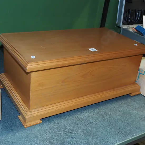 small rimu lidded chest H230 W530 D290
