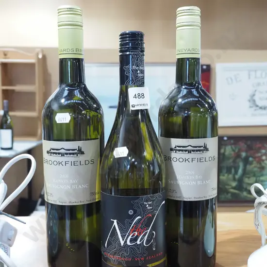 2x bottles of Brookfield sauvignon blanc 2018, 1x The Ned chardonnay 2017