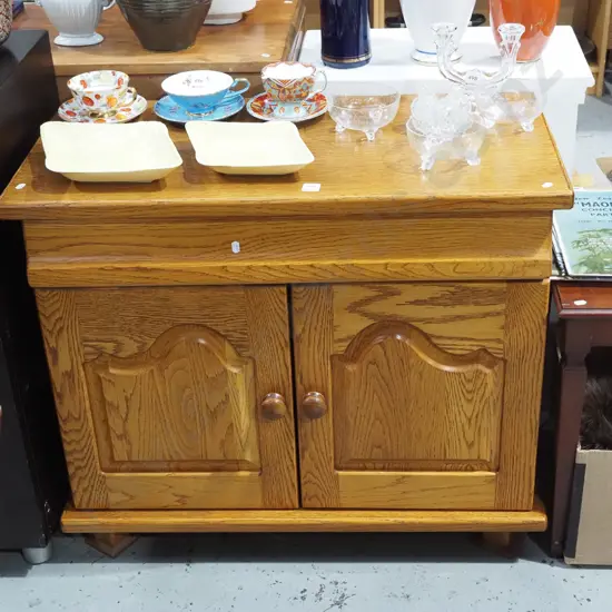 oak 2 door 1 drawer cupboard H720 W830 D410