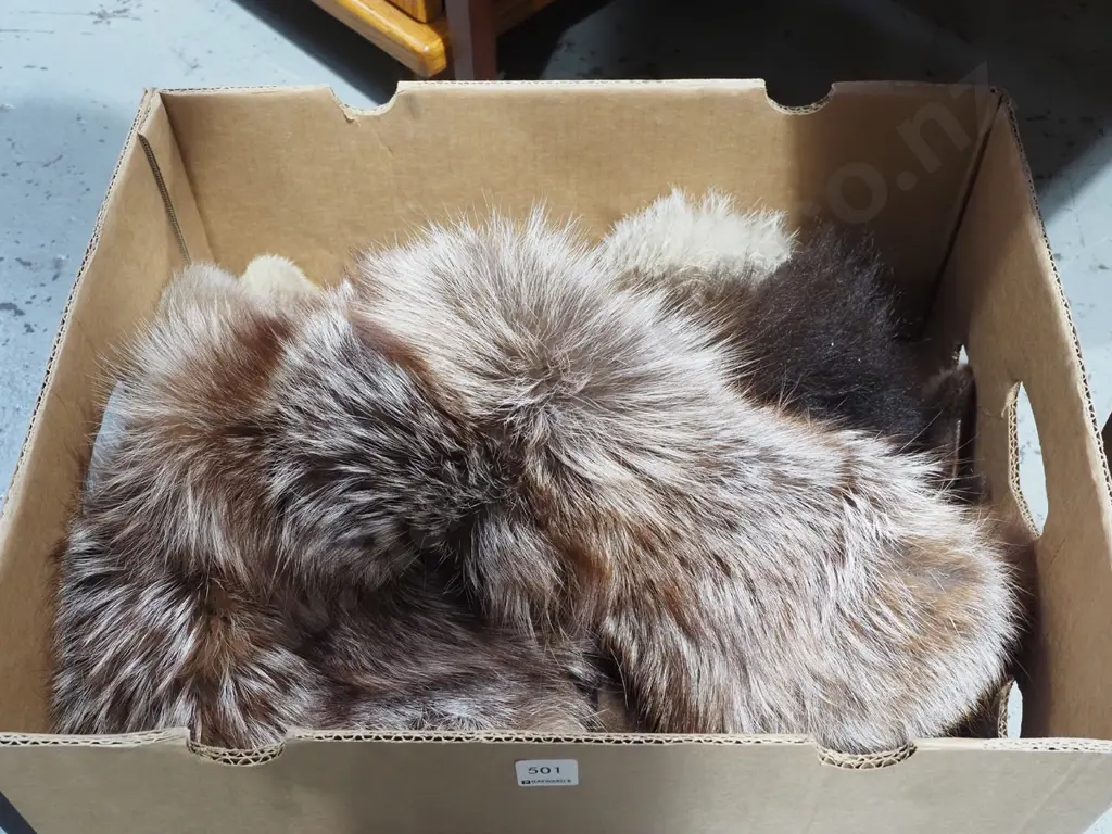 box; fur stoles Image 1++
