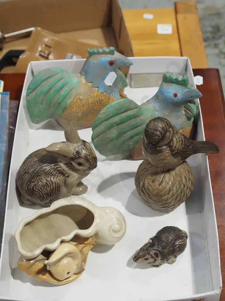 box of animal figurines, small Hornsea seashell themed vase Image 1++