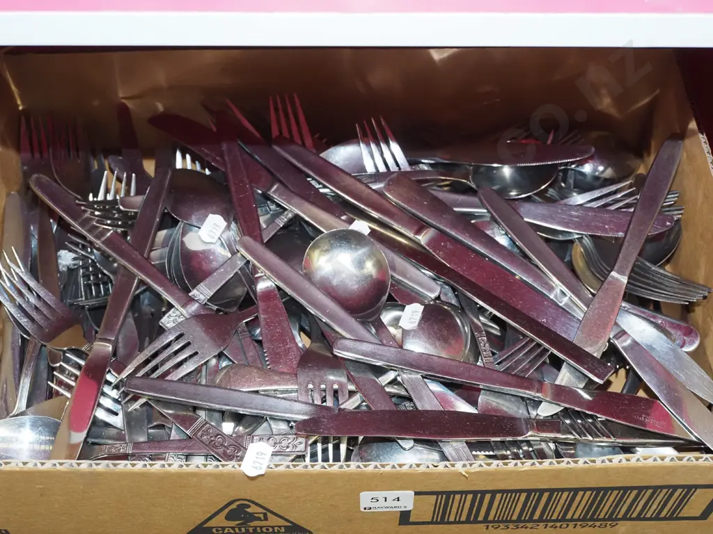 box of cutlery Image 1++