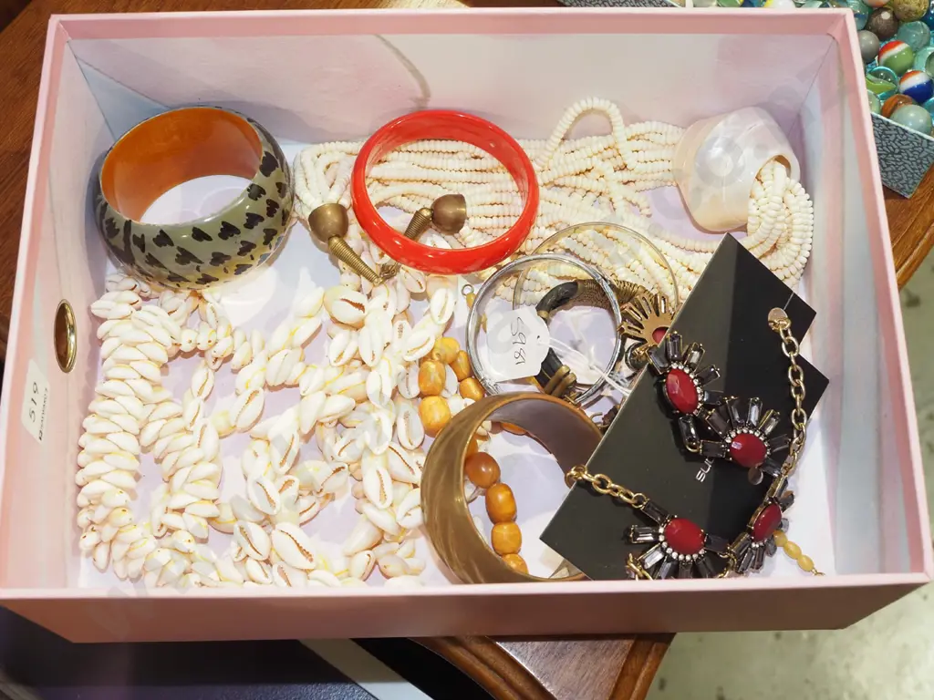 box; bangles, shell necklaces etc Image 1++