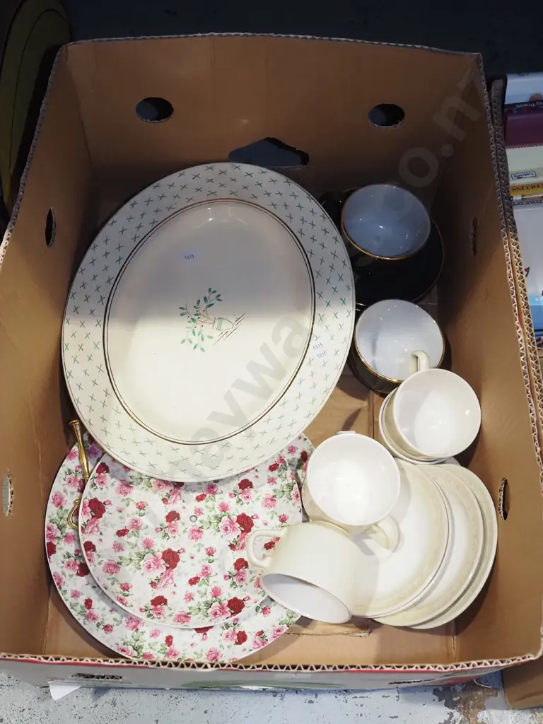 box; ashet, cake plates, cups and saucers Image 1++