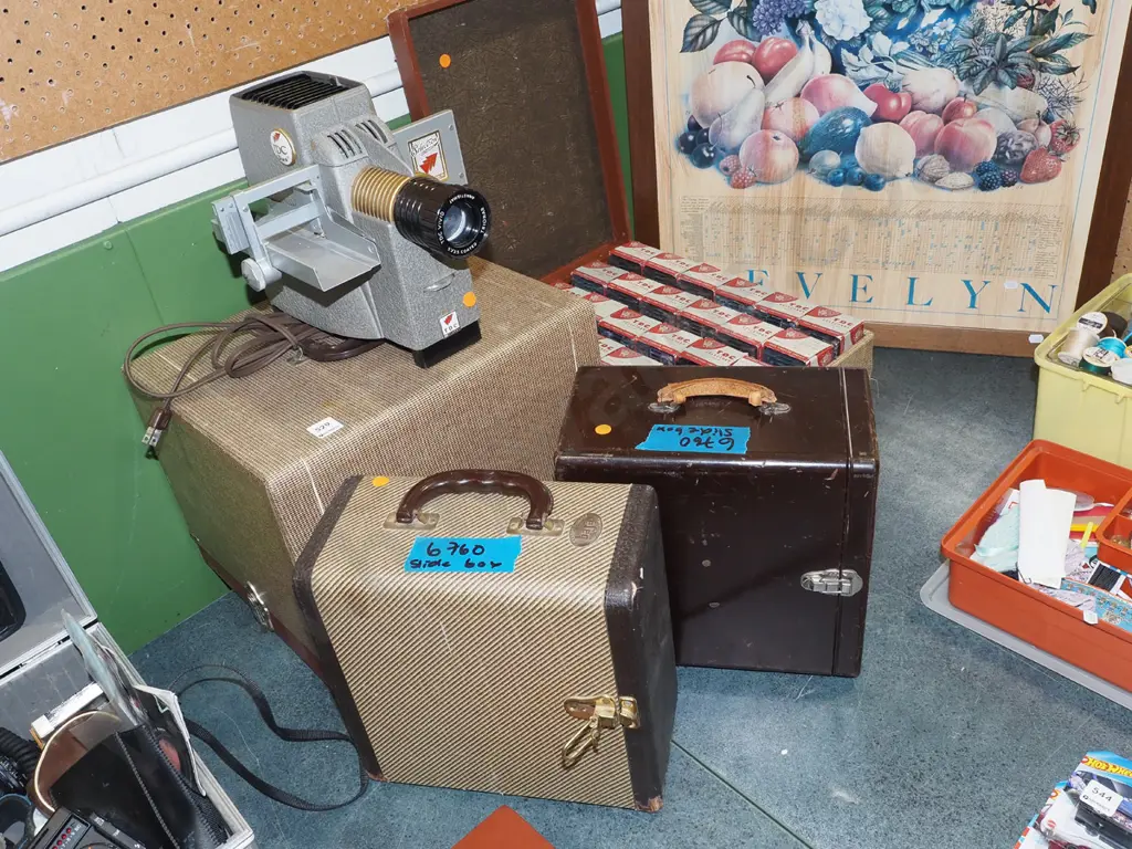 vintage TDC Duo slide projector with hard case, 2 slide storage cases and box of empty slide trays - orange dots Image 1++