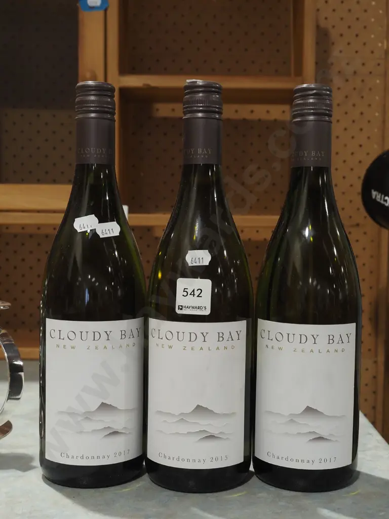 3x bottles of Cloudy Bay chardonnay 2017 Image 1++