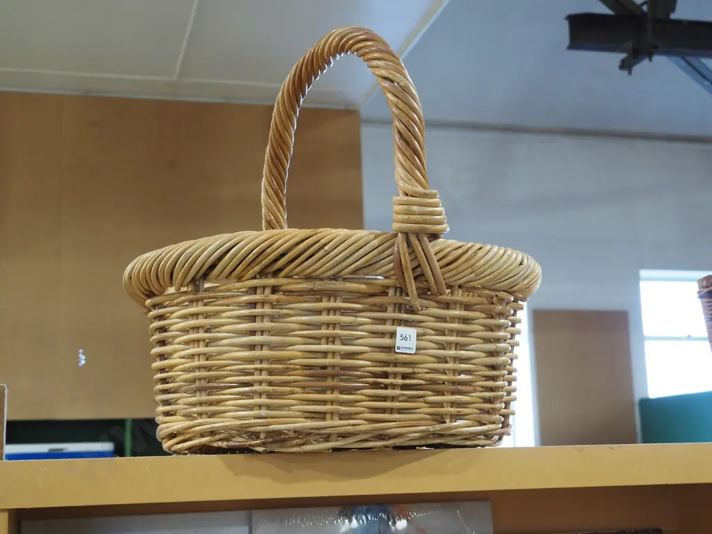 cane basket Image 1++