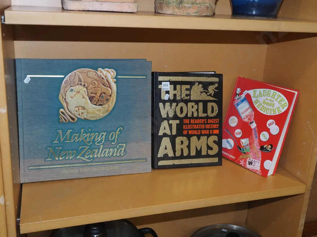 3x coffee table books Image 1++