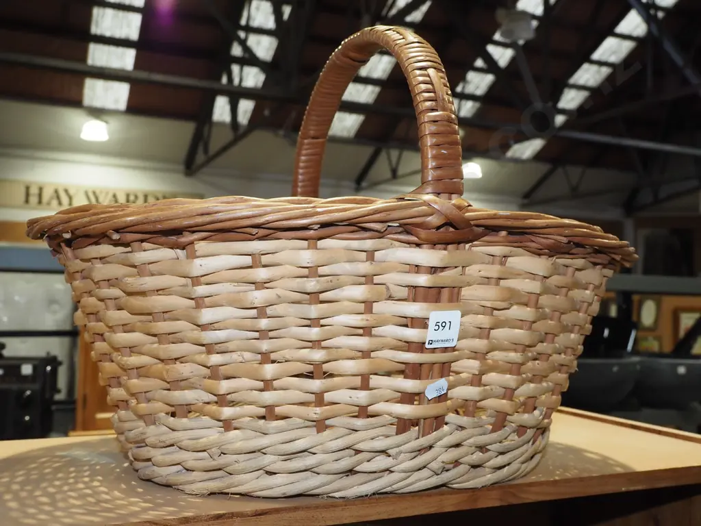 cane basket Image 1++