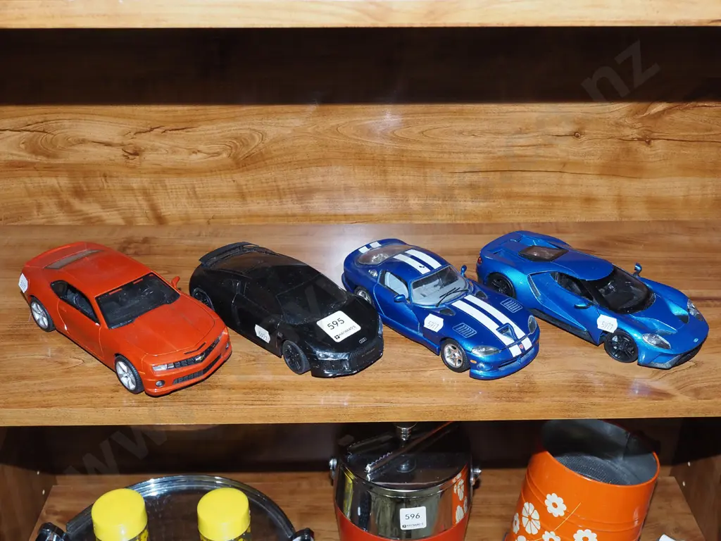 4x diecast toy vehicles Image 1++