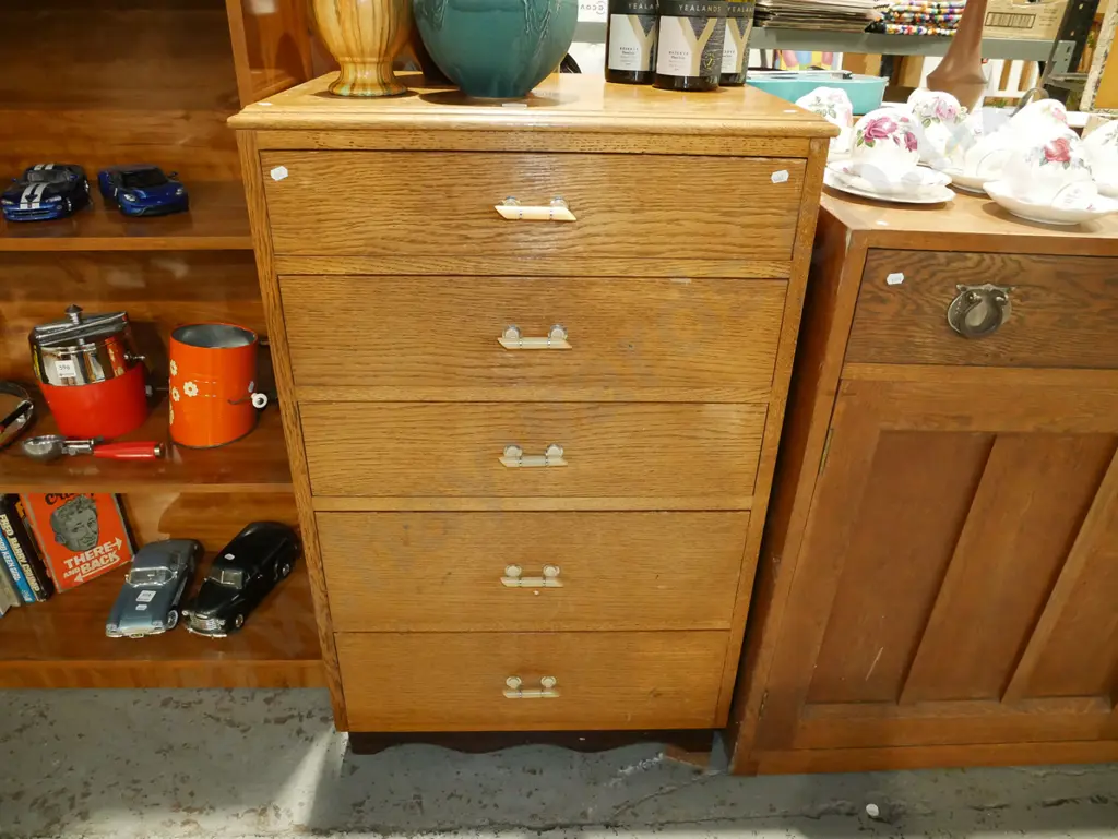 solid oak 5 drawer tallboy - varnish needs attention H970 W610 D425 Image 1++