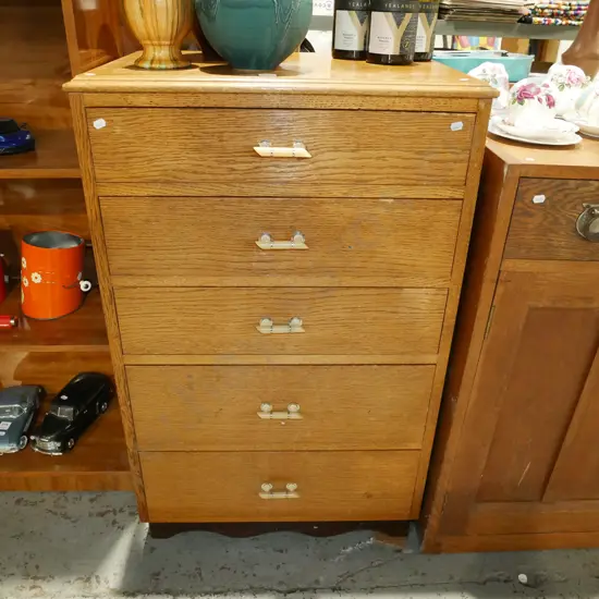solid oak 5 drawer tallboy - varnish needs attention H970 W610 D425