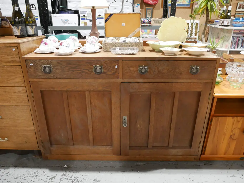 arts and crafts solid oak 2 door 2 drawer buffet sideboard H920 W1300 D460 Image 1++