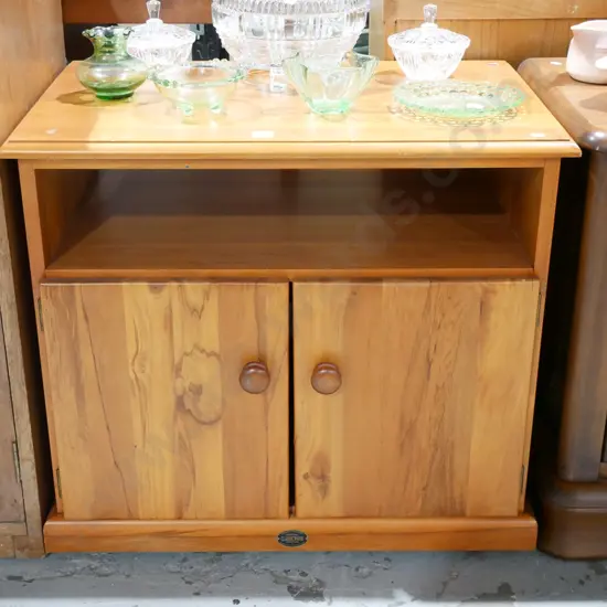 rimu 2 door entertainment unit H620 W700 D450